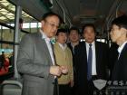 中国汽车工业协会董杨登上中通展车