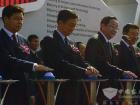 中央政治局委员俞正声、工信部部长苗圩等领导按下开幕式启动按钮