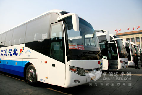 宇通客车连续九年服务两会