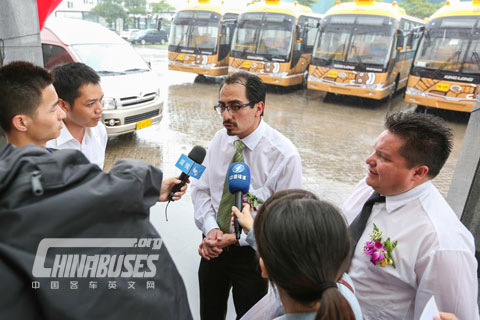 Fabian Siñani议会议长接受媒体采访