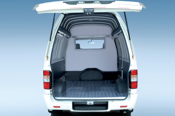 金旅XML5036XXYA8厢式运输车（柴油国四2-5座）