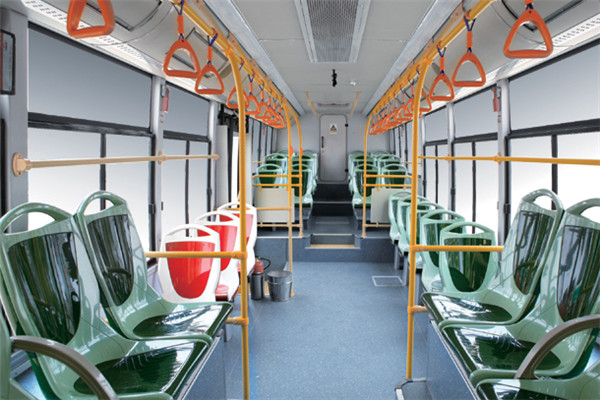 金旅XML6105JHEVD5CN1公交车（NG/电混动国五20-36座）